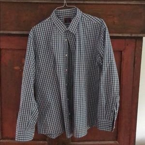 XL Untuckit long sleeved shirt